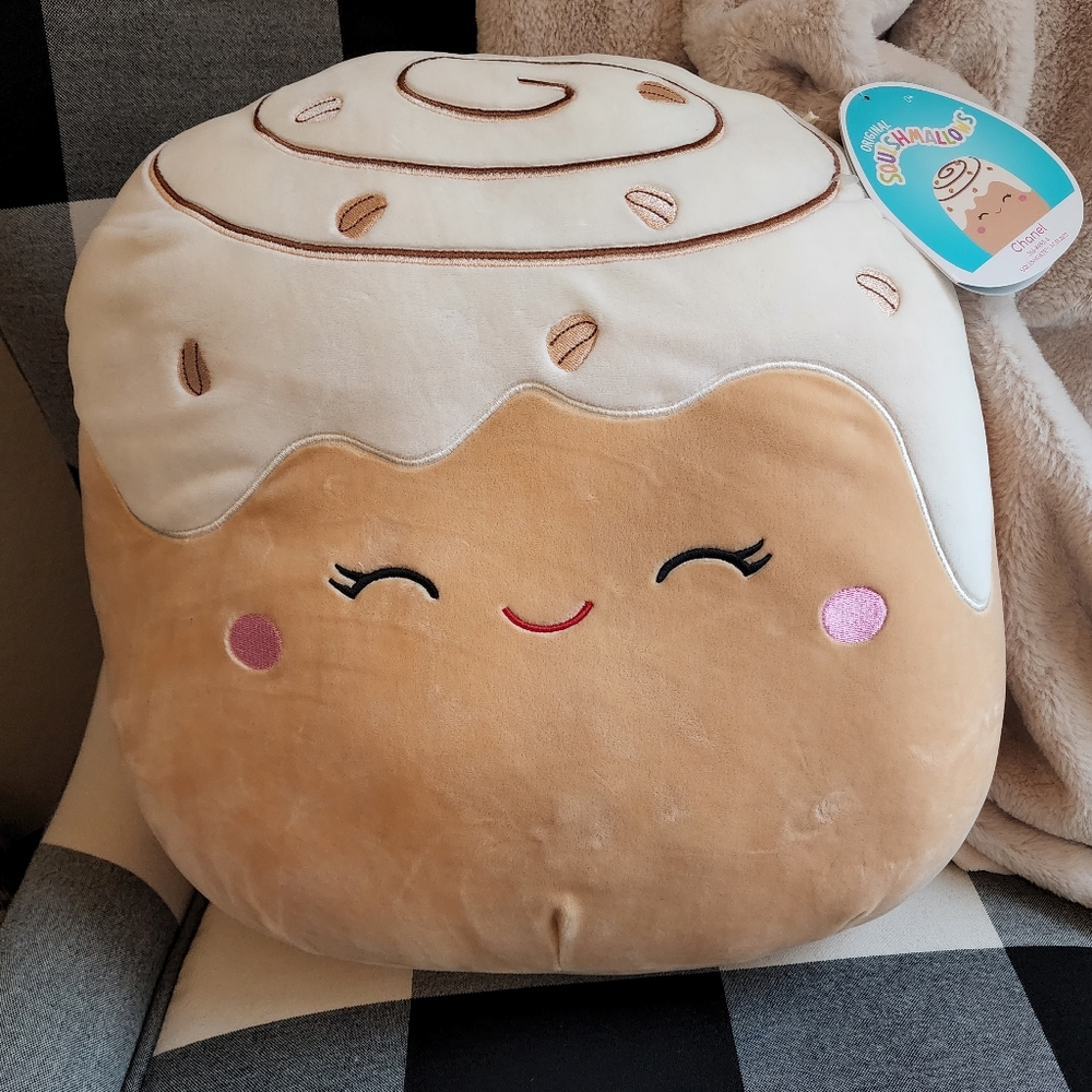 Chanel the Cinnamon Roll 16" Squishmallows NWT Kellytoy plush